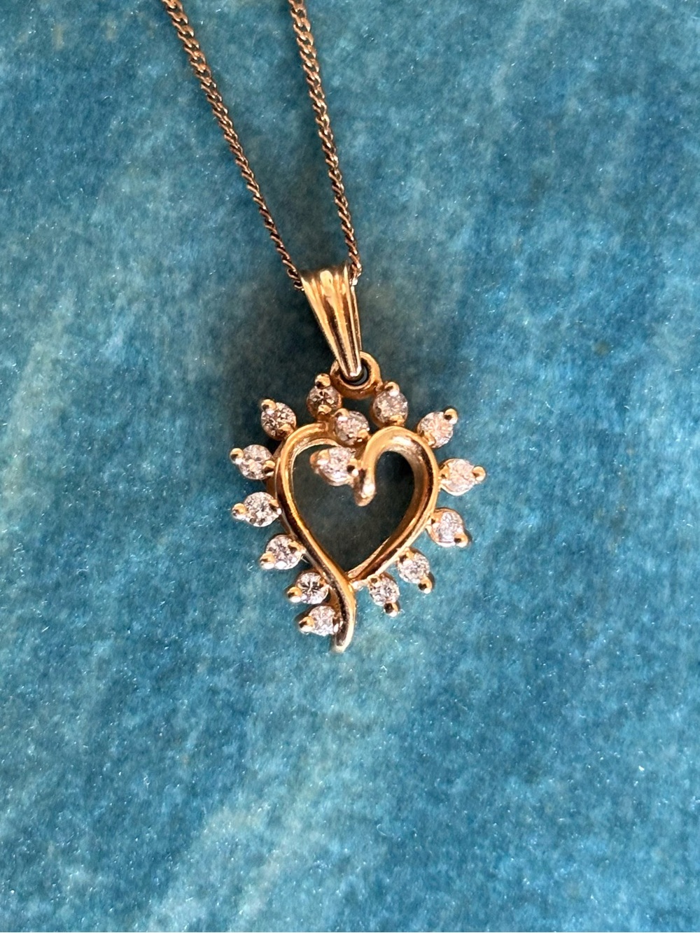 10k Gold Diamond Wreath Heart Pendant